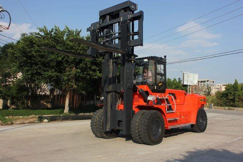 無(wú)錫設(shè)備搬運(yùn)廠家:叉車在設(shè)備搬運(yùn)中需要預(yù)防哪些事故的發(fā)生？