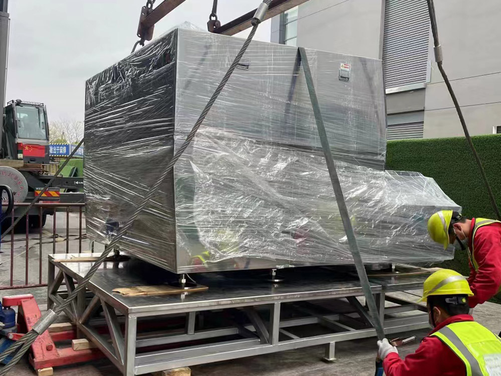 二樓平臺無塵室吊裝作業 二樓平臺無塵室吊裝作業